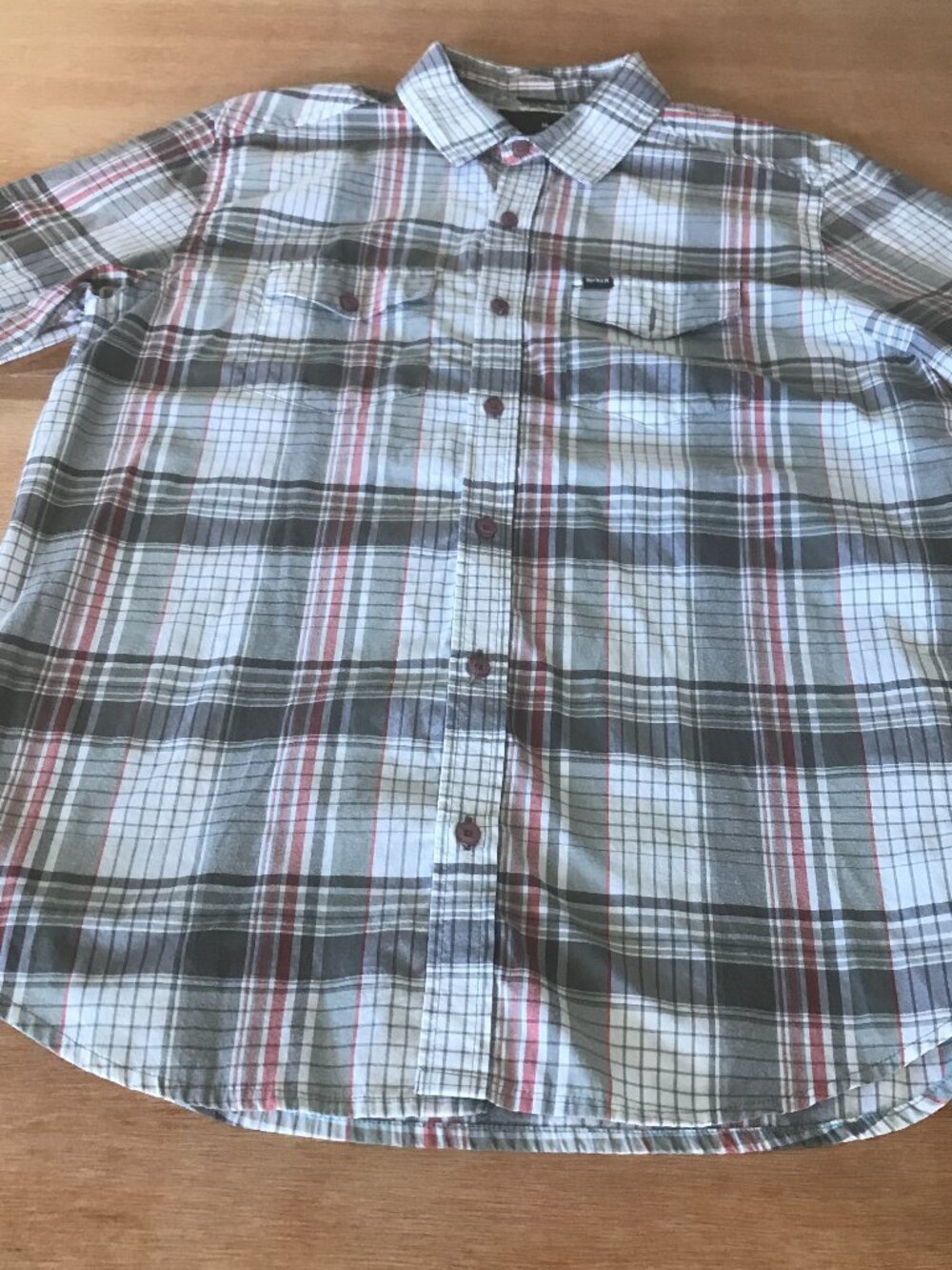 Hurley Shirts Men L Gray Plaid Button Up Pockets Short Sleeve Collared Beach
